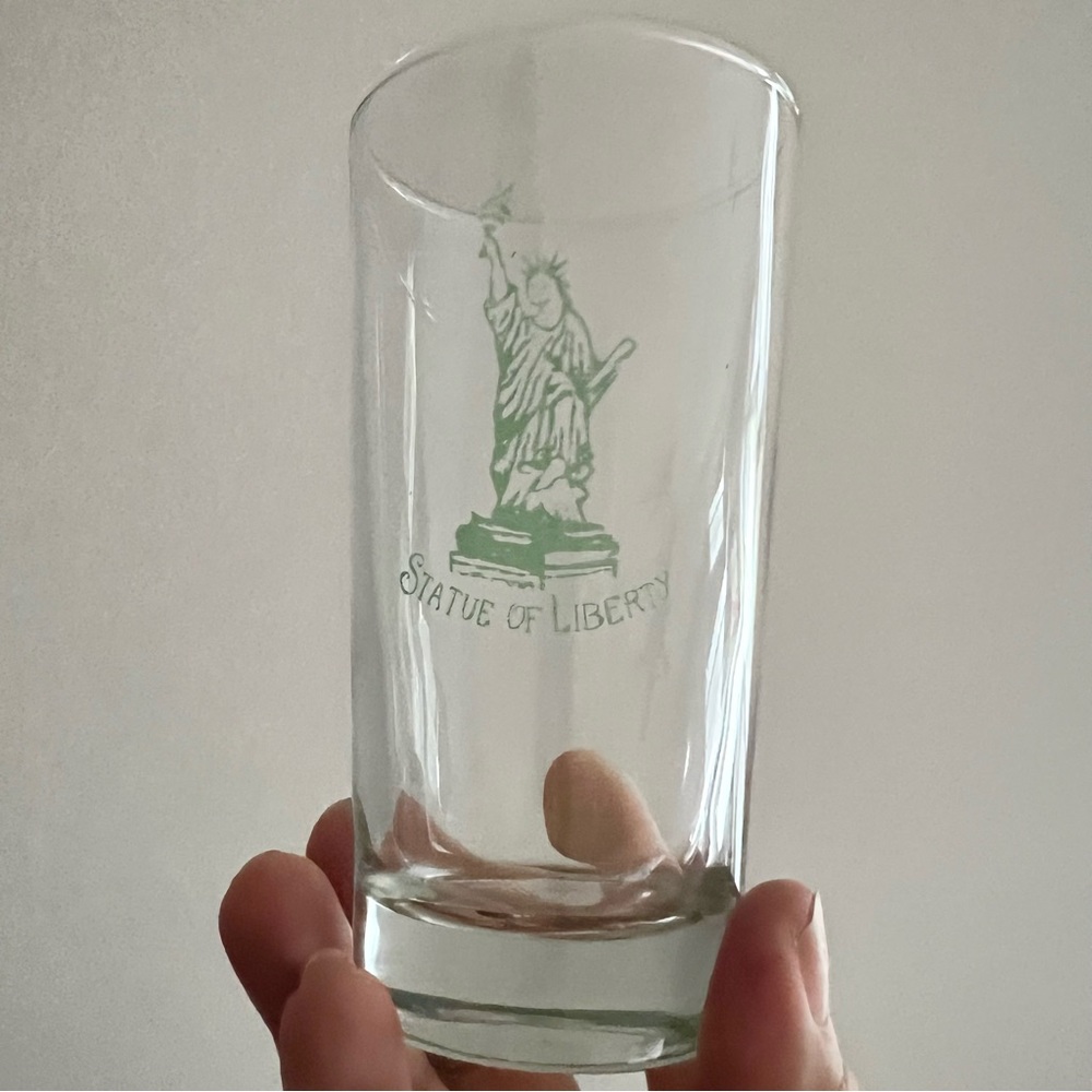 Set of Statue of Liberty glasses 7 in all and beautiful condition clear …